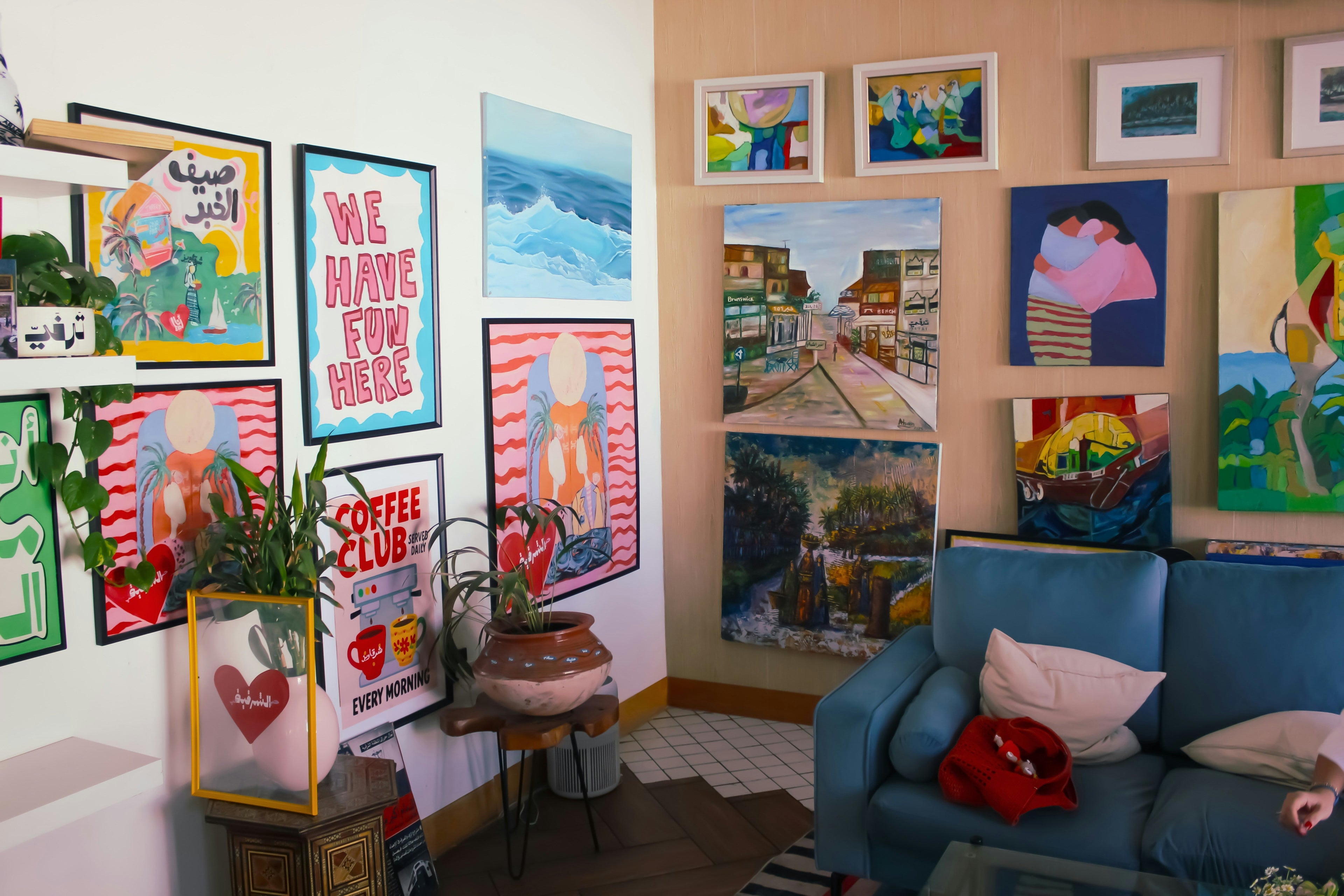 How to Style a Living Room Corner That Feels Empty (Designer Tricks That Actually Work)